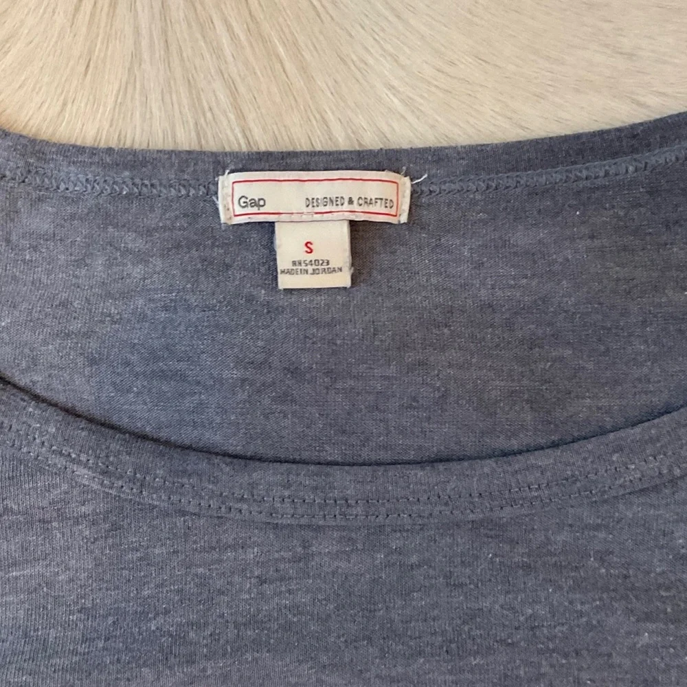 GAP Heather Gray Tee - Picture 2 of 3